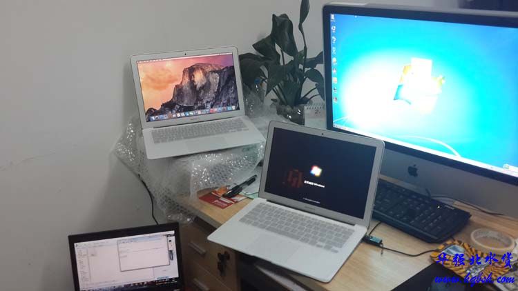 两台苹果笔记本